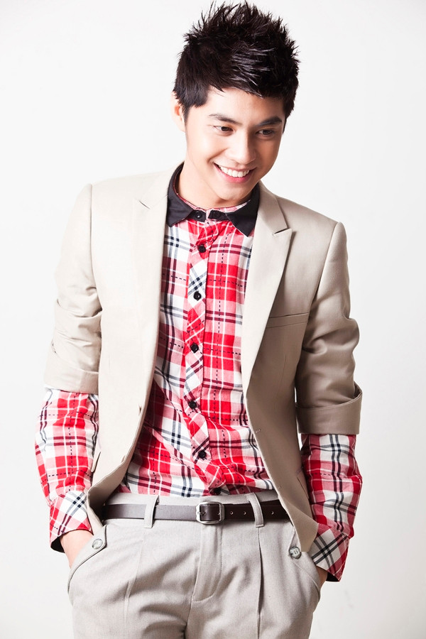 Nhưng giờ lại là một ca sĩ điển trai rất được yêu mến.