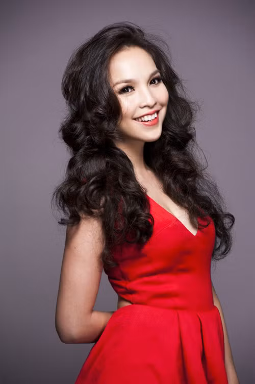 Và hiện tại, Hiền Thục là một ca sĩ xinh đẹp và vô cùng gợi cảm Và hiện tại, Hiền Thục là một ca sĩ xinh đẹp và vô cùng gợi cảm