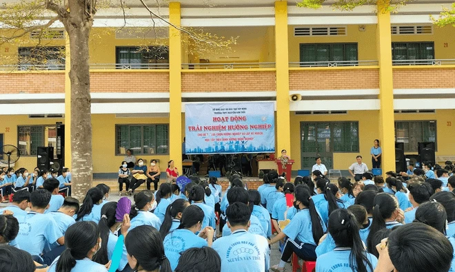 Trường ĐH bỏ xét A00, C00 khi chỉ còn vài tháng thi tốt nghiệp THPT, tạo áp lực không nhỏ cho HS