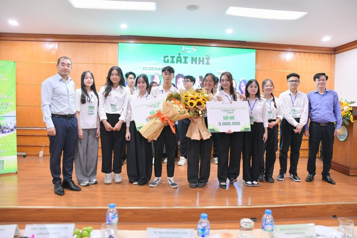 “IDứa” và “Ecocharge” là 2 dự án giành giải Nhì của cuộc thi. man-0803-1024x683.jpg