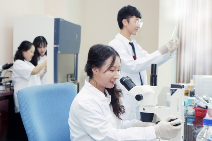 cong-nghe-sinh-hoc-truong-dai-hoc-tan-tao.jpg