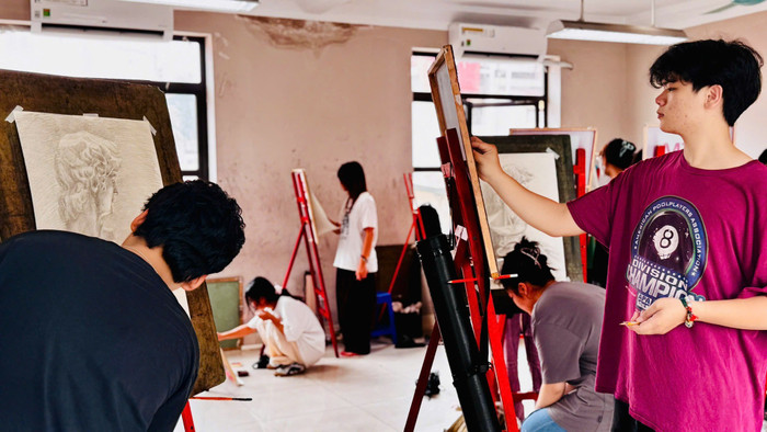 Sinh viên Trường Đại học Mỹ thuật Công nghiệp. Ảnh: Website Nhà trường. 497844434-698351729388304-6019190708928341495-n.jpg