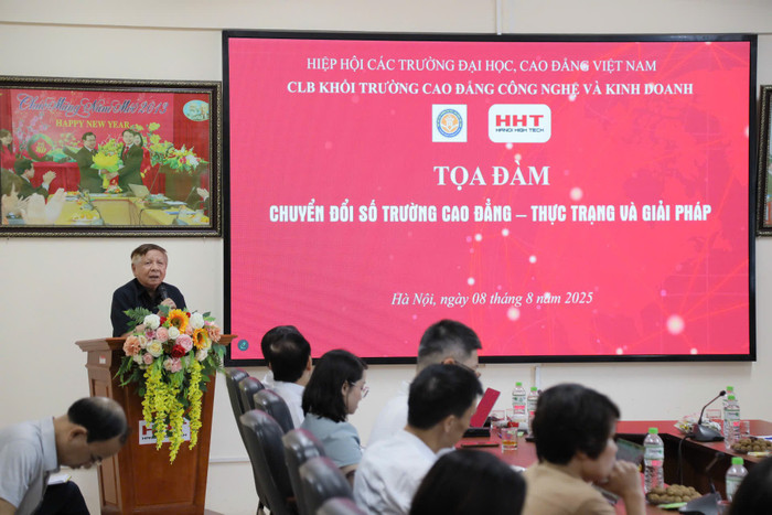 Phó Giáo sư, Tiến sĩ Trần Xuân Nhĩ – Phó Chủ tịch Thường trực Hiệp hội Các trường đại học, cao đẳng Việt Nam phát biểu tại tọa đàm. z6886144160055-86f383b4e256b5a060c6bb12563f735c.jpg