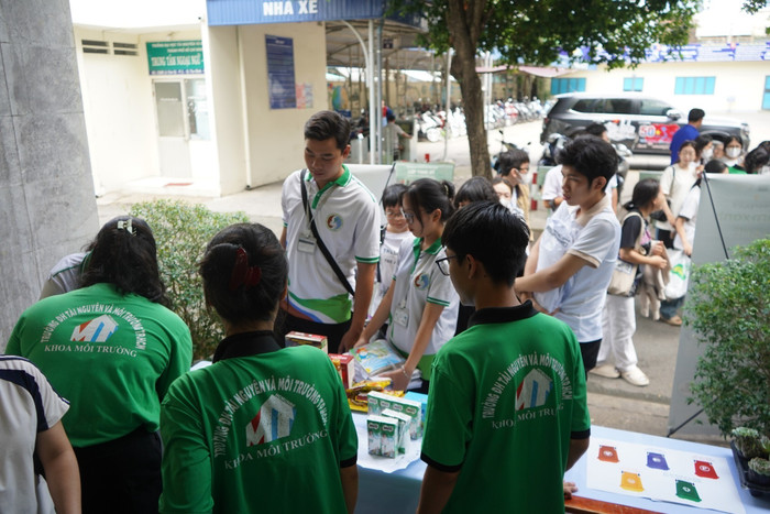 Sinh viên Trường Đại học Tài nguyên và Môi trường Thành phố Hồ Chí Minh. Ảnh: Website Nhà trường. 500227117-688181117166203-3702500806712719592-n-2108.jpg