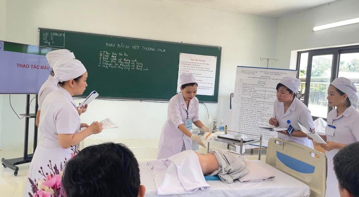 Sinh viên Trường Cao đẳng Y tế Đặng Thùy Trâm. Ảnh: Website Nhà trường. 492543416-1216830293781887-8877674252742739420-n.jpg