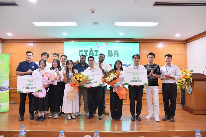 Các đội giành giải Ba của cuộc thi. man-0758-1024x683.jpg