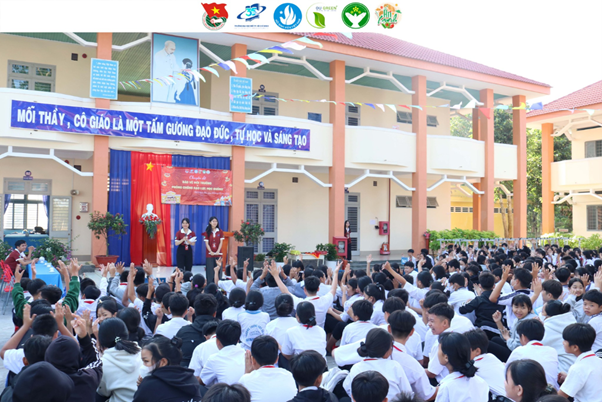 Trường Đại học Mở Thành phố Hồ Chí Minh tổ chức chương trình Ấn Xanh 2025 tại Trường Trung học cơ sở Ninh Điền (tỉnh Tây Ninh). Ảnh: NTCC. mo-tphcm8.png