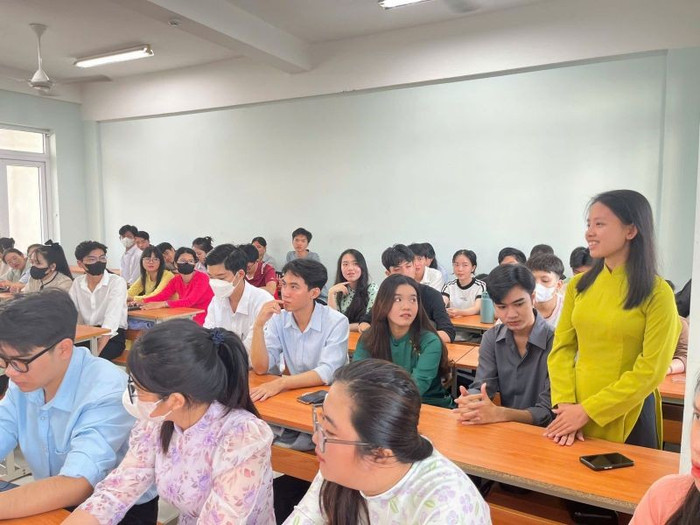 Sinh viên Sư phạm của Khoa Sư phạm và Xã hội nhân văn, Trường Đại học Kiên Giang tại Lễ ra quân thực tập sư phạm đợt 2 - năm học 2024-2025. Ảnh: Website Nhà trường. z6143223798996-1b68b4f226827fa957f31f26a53086f1-800x600.jpg
