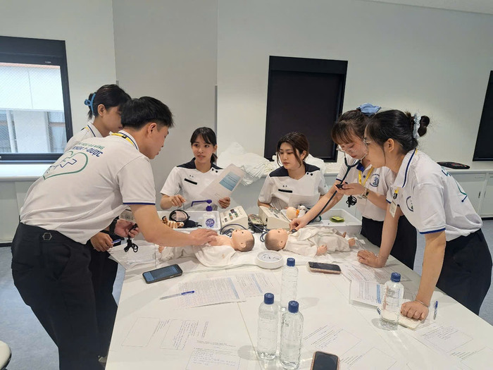 Sinh viên Trường Y Dược, Đại học Đà Nẵng trong giờ học. Ảnh: Website Nhà trường. image-20250715102622-3.jpg