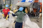 Quá trình sản xuất của nhân công tại Công ty Cổ Phần BMI Polymer. Ảnh: NVCC