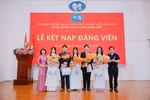 Chi bộ Trường THPT Chuyên Ngoại ngữ tổ chức kết nạp Đảng cho 5 học sinh ưu tú