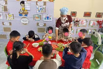 Bữa ăn bán trú nâng cao yêu cầu, nhân viên nuôi dưỡng cần được quan tâm hơn về chế độ