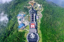 Ngọn núi thiêng ở Việt Nam, nơi mây đội đỉnh như Phú Sĩ