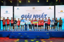 Mãn nhãn những màn tranh tài giải đua thuyền rồng, ván SUP trên Hồ Tây