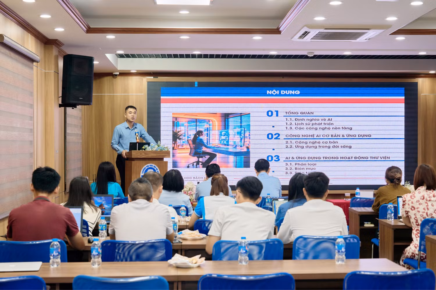 Trường Đại học Mở Hà Nội tổ chức buổi tập huấn “Ứng dụng AI trong công tác nghiệp vụ thư viện”. Ảnh: NTCC.