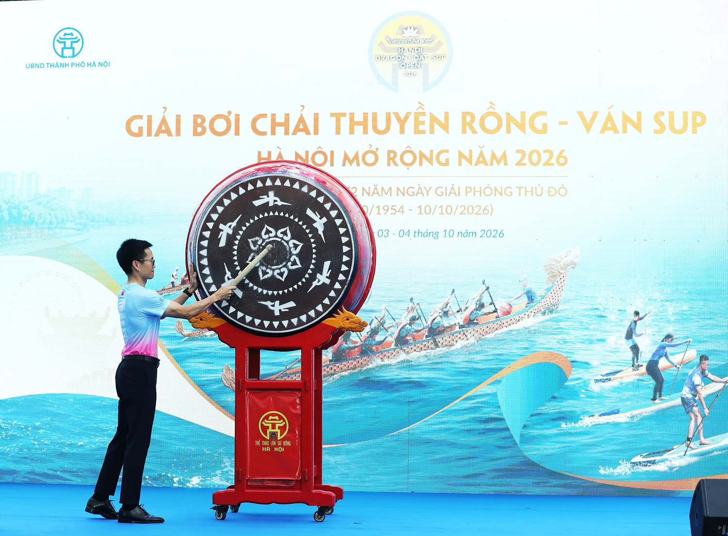 anh-3-ong-nguyen-quang-trung-pho-tong-giam-doc-vietnam-airlines-danh-trong-khai-hoi-chinh-thuc-mo-man-ngay-tranh-giai-tai-ho-tay-tieng-trong-vang-len-bao-hieu-cac-doi-buoc-vao-duong-dua-doi-hoi-suc-manh-ky.jpg