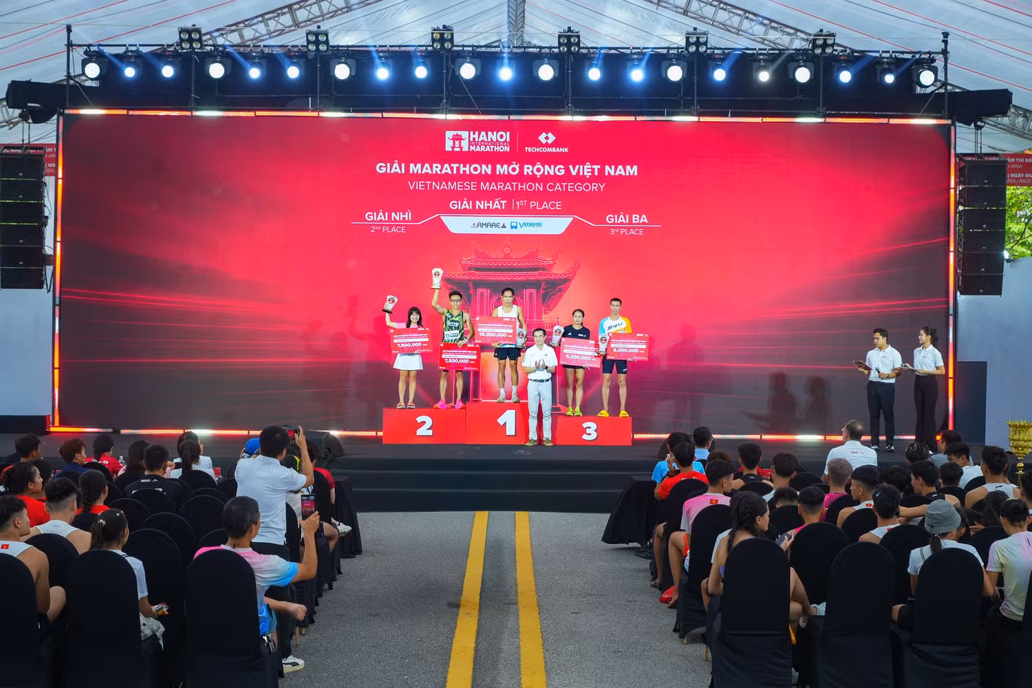 trao-giai-marathon-mo-rong.jpg