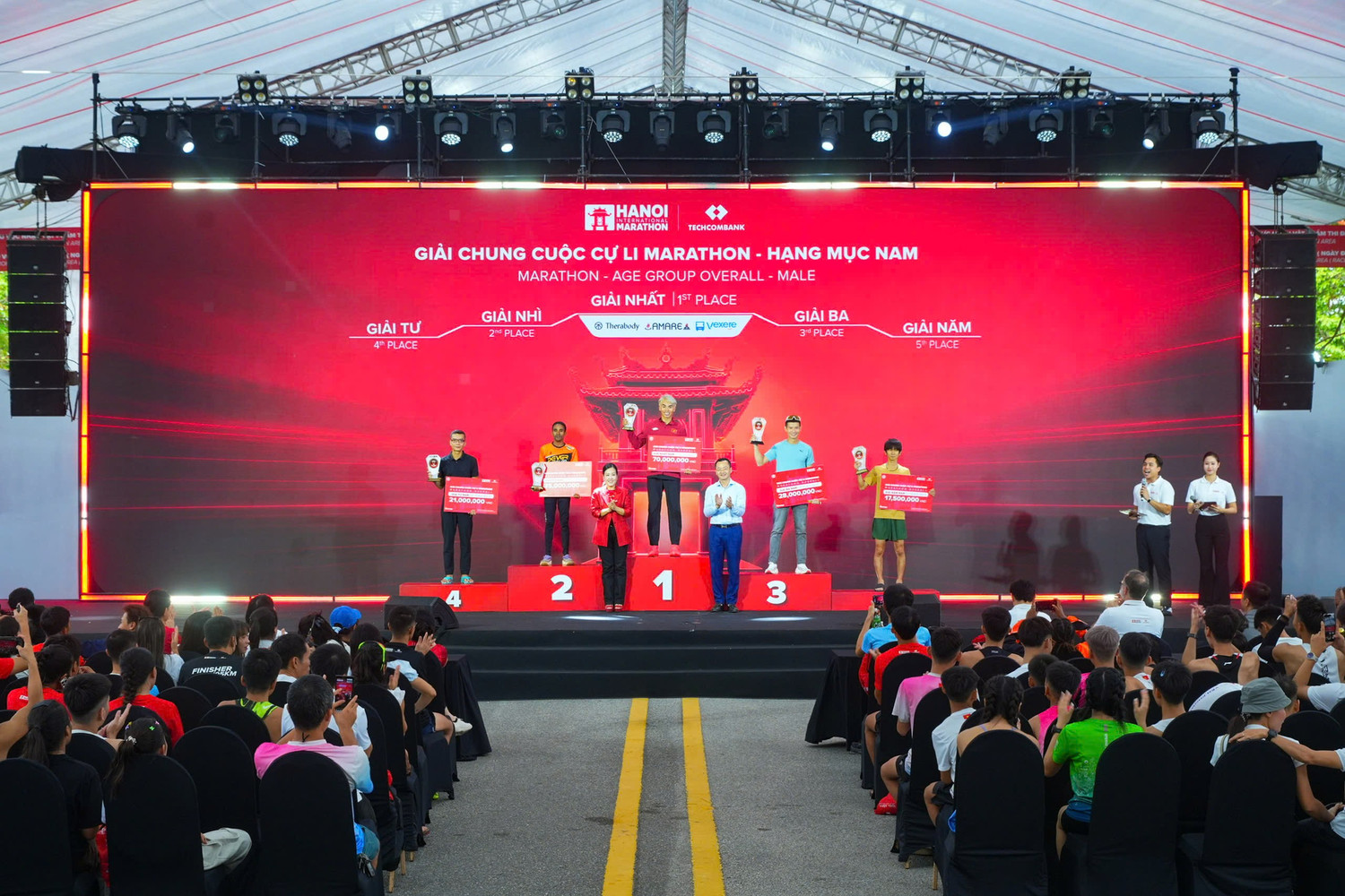trao-giai-marathon-nam.jpg