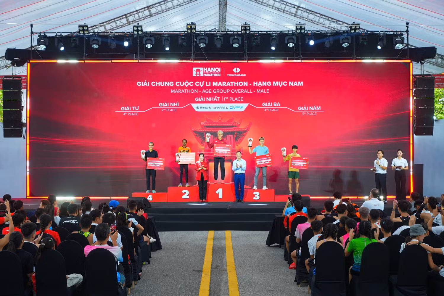 trao-giai-marathon-nam.jpg