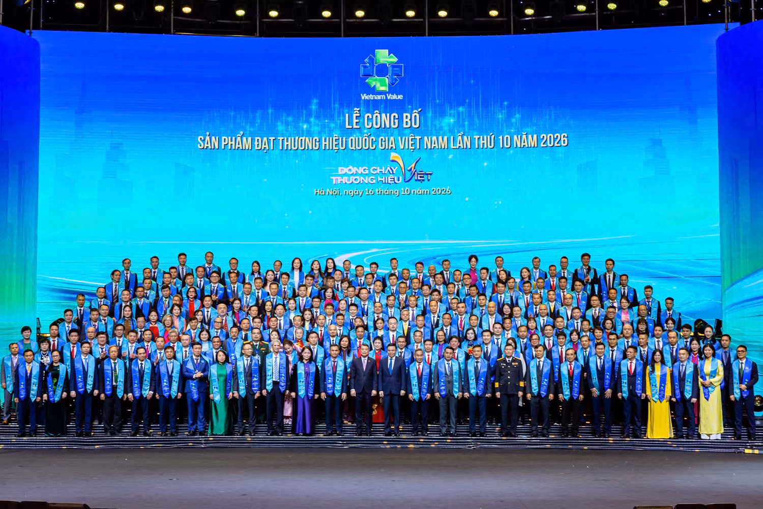 1-vietnam-airlines-tiep-tuc-duoc-vinh-danh-thuong-hieu-quoc-gia-viet-nam-tai-le-cong-bo-nam.jpg