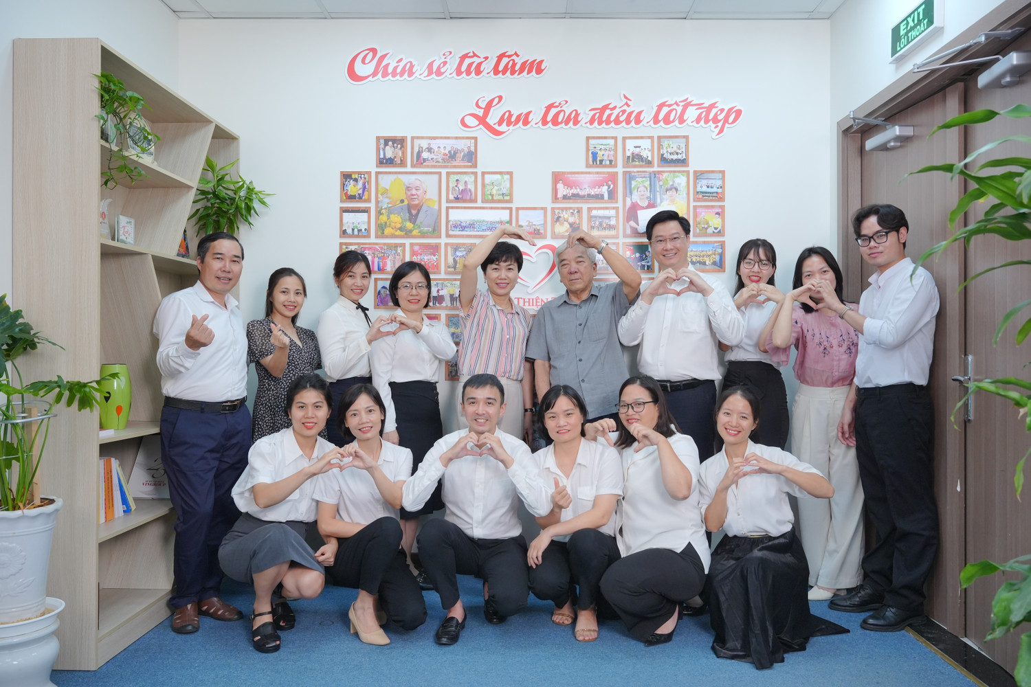 tap-the-can-bo-nhan-vien-quy-thien-tam.jpg