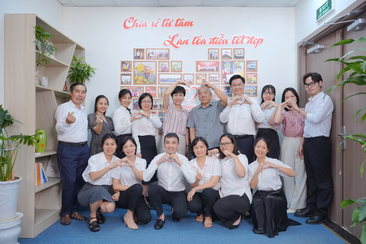 tap-the-can-bo-nhan-vien-quy-thien-tam.jpg