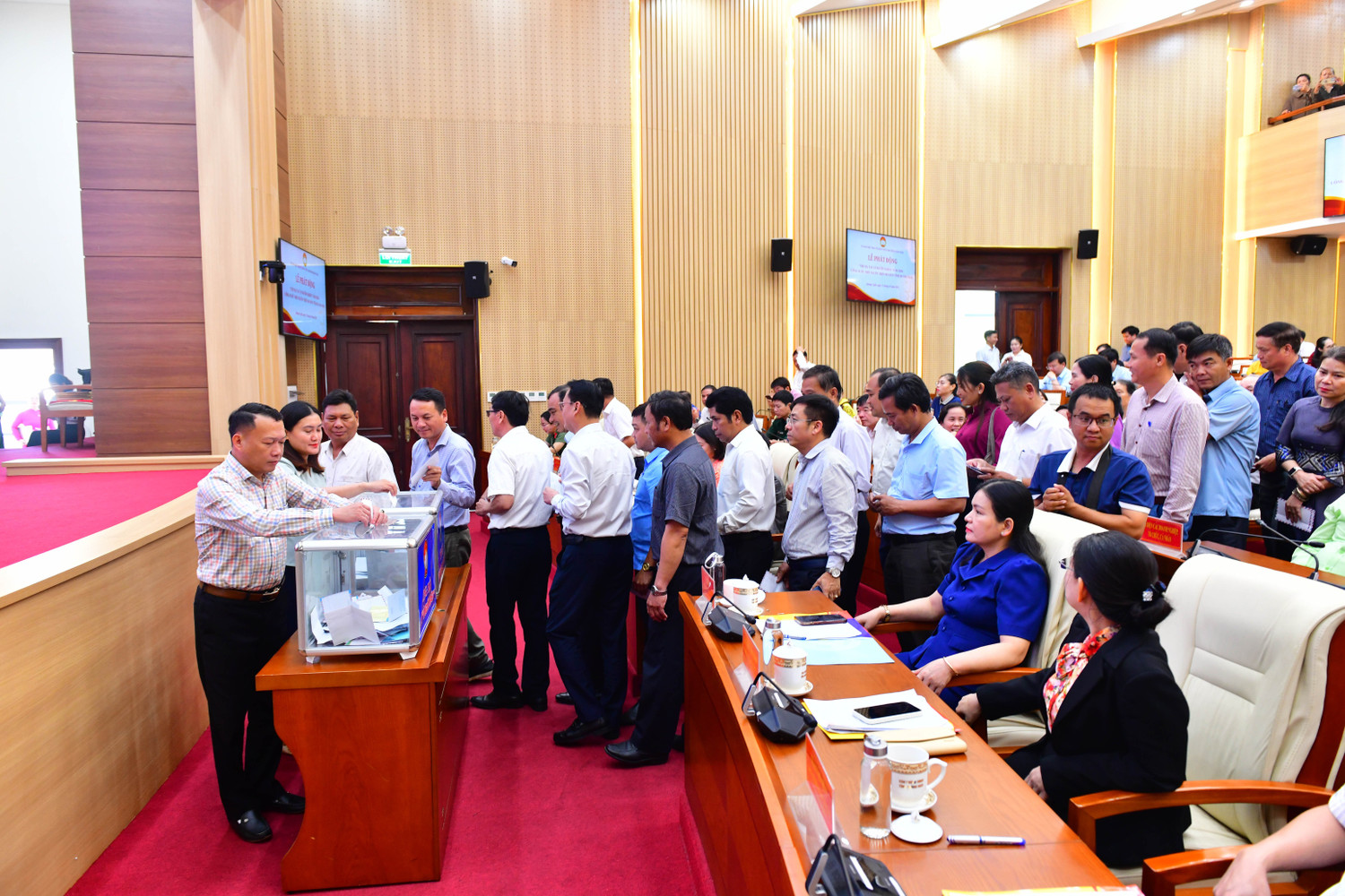 Các đại biểu tham gia ủng hộ tại lễ phát động.