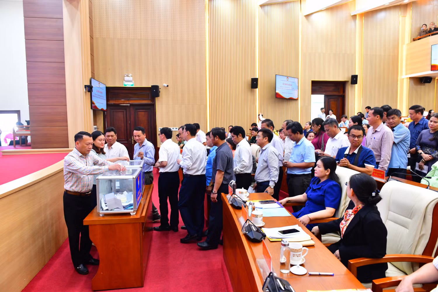 Các đại biểu tham gia ủng hộ tại lễ phát động.