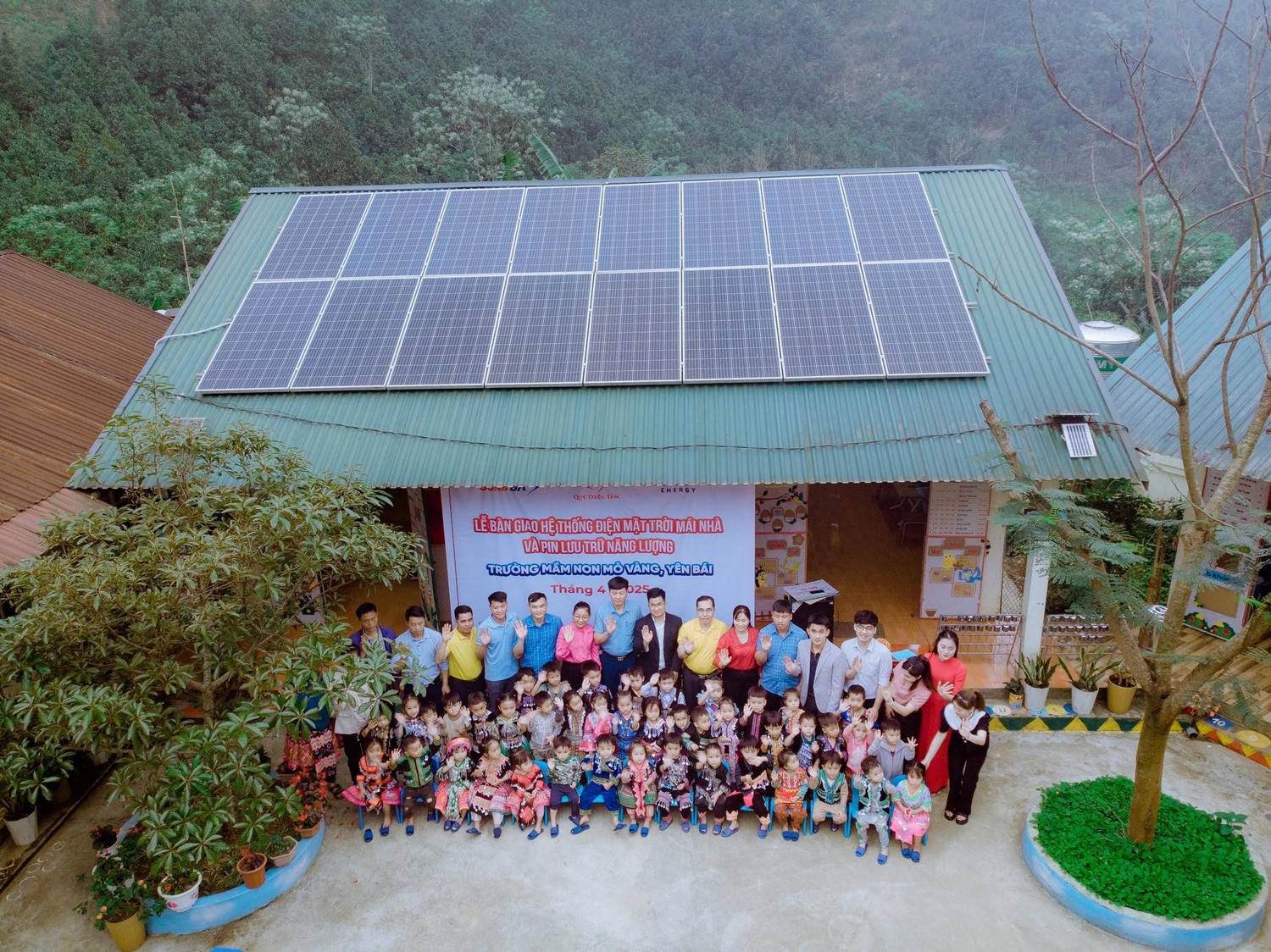 he-thong-dien-nang-luong-mat-troi-ho-tro-cac-truong-vung-cao-chua-duoc-tiep-can-dien-luoi-quoc-gia.jpg