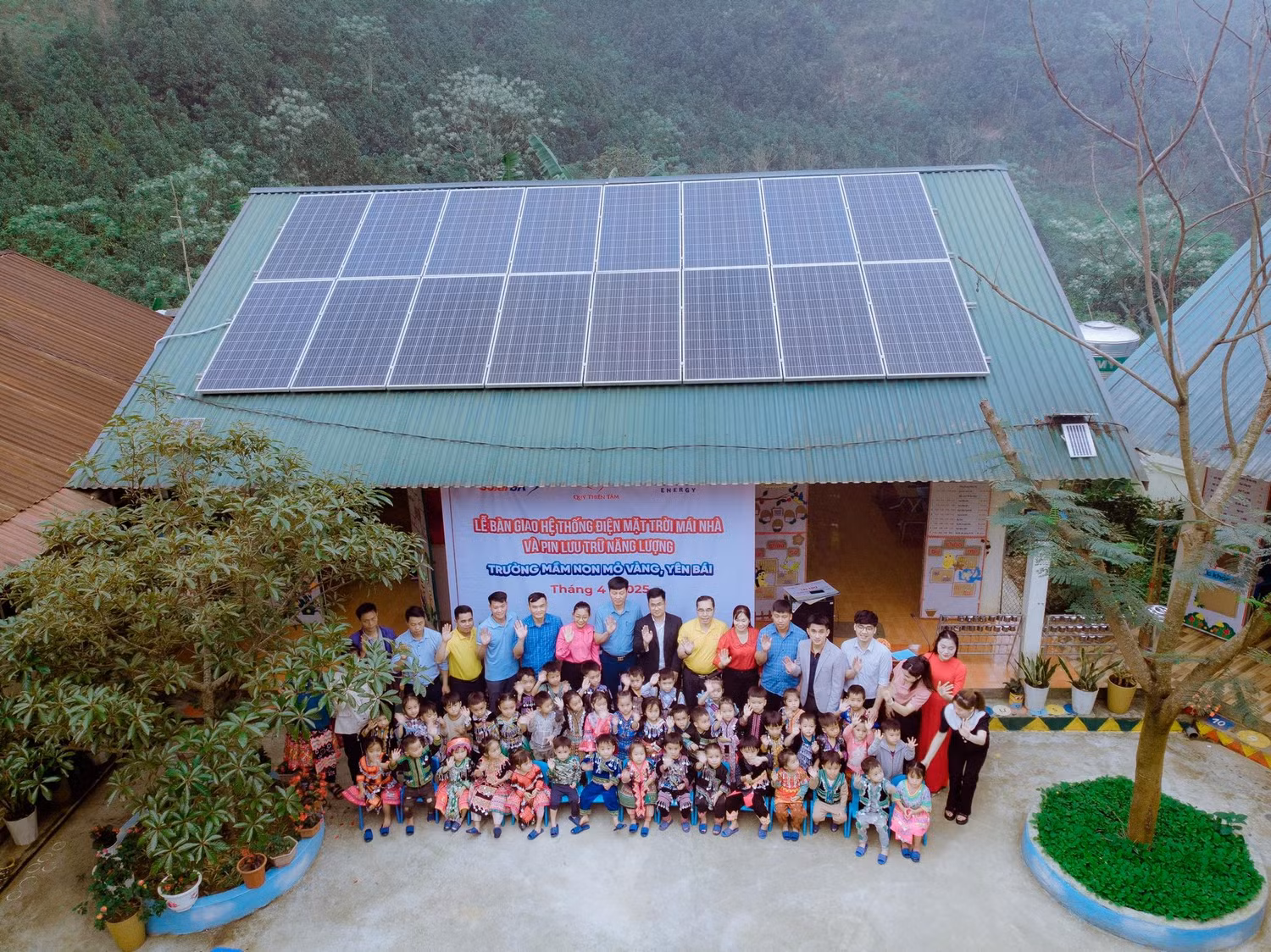 he-thong-dien-nang-luong-mat-troi-ho-tro-cac-truong-vung-cao-chua-duoc-tiep-can-dien-luoi-quoc-gia.jpg