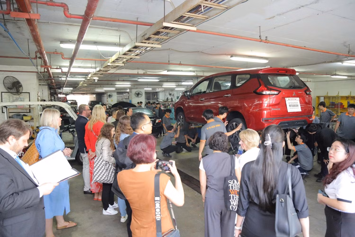Nhà trường xác định việc tăng cường đầu tư trang thiết bị cho các xưởng thực hành, phòng kỹ năng, bảo đảm tiệm cận với điều kiện công nghệ tại doanh nghiệp là nhiệm vụ then chốt. Ảnh: website nhà trường.