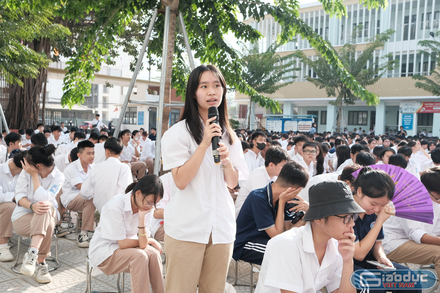 Ngô Như Bình - học sinh lớp 10A1 nêu quan điểm về tình bạn xanh