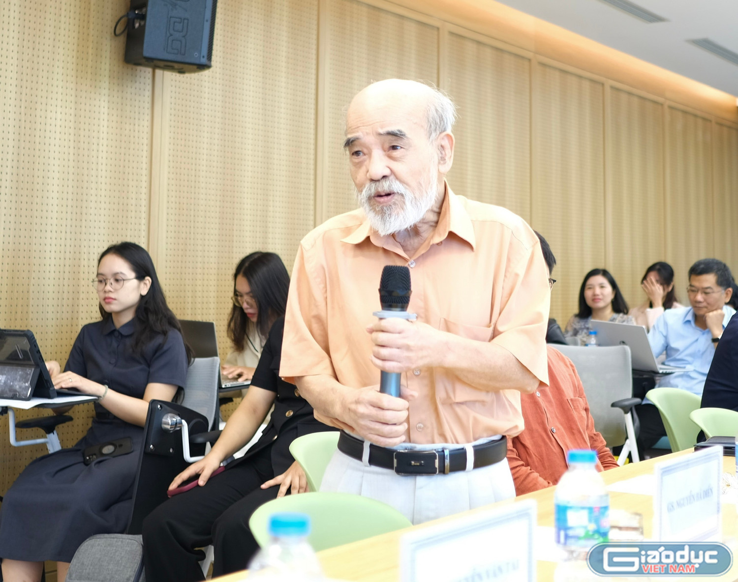Giáo sư, Tiến sĩ khoa học Đặng Hùng Võ phát biểu tại hội thảo