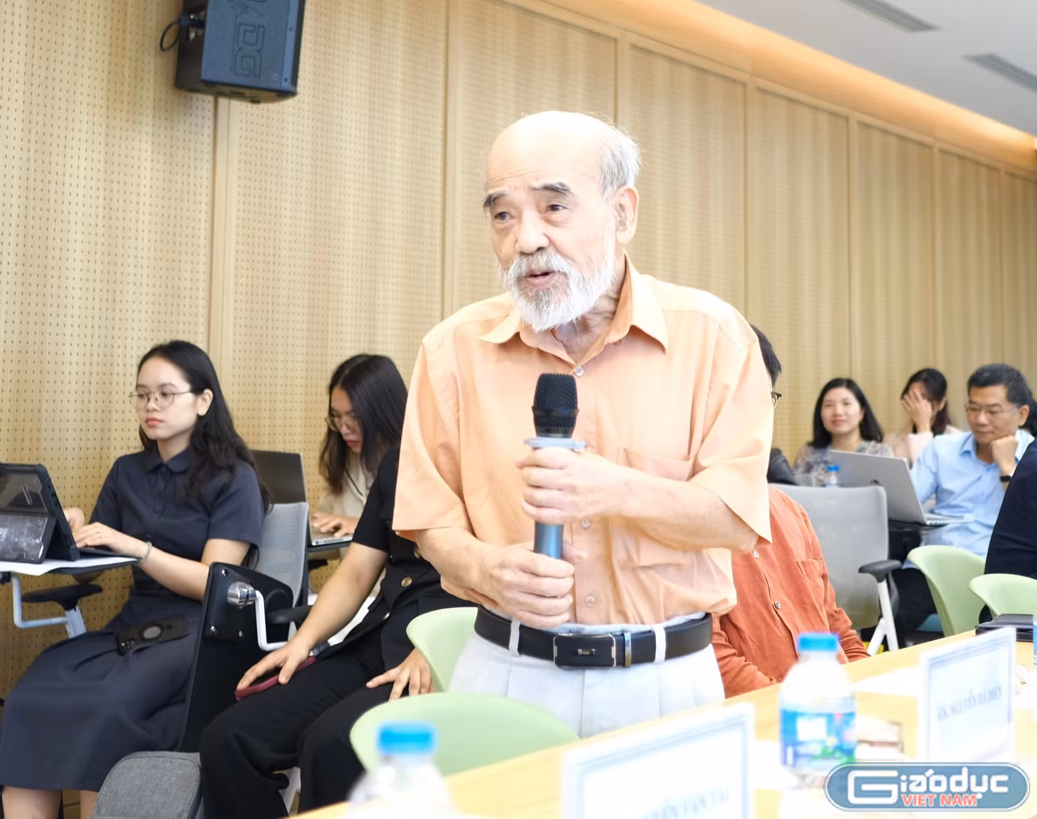 Giáo sư, Tiến sĩ khoa học Đặng Hùng Võ phát biểu tại hội thảo