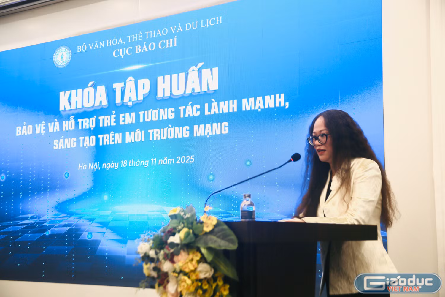 Bà Mai Hương Giang - Phó Cục trưởng Cục Báo chí (Bộ Văn Hoá, Thể thao và Du lịch) phát biểu tại buổi tập huấn.