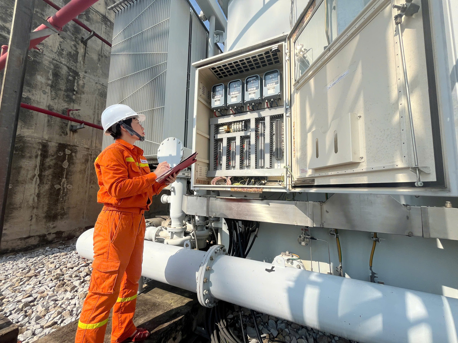 Kiểm tra thông số kỹ thuật MBA trạm 500kV Hiệp Hòa.