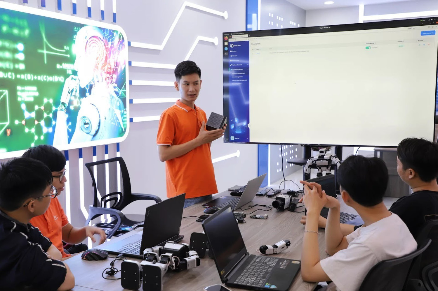 Sinh viên Trường Đại học FPT được đào tạo các kỹ năng công nghệ, chuyển đổi số.