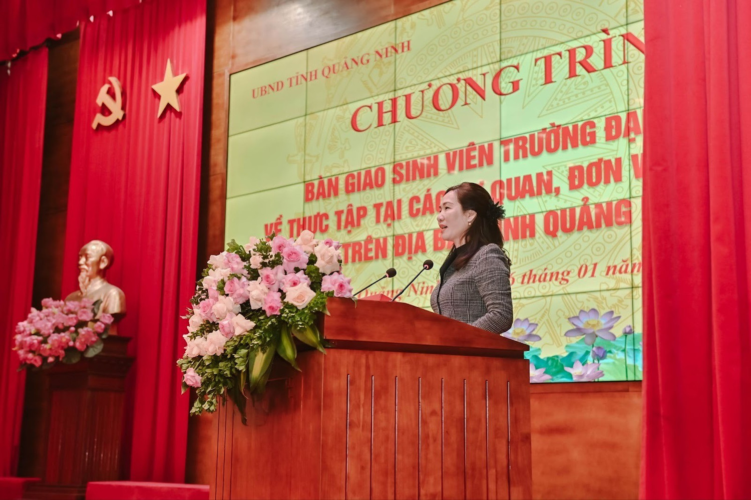 Bà Nguyễn Thị Hạnh - Phó Chủ tịch Ủy ban nhân dân tỉnh Quảng Ninh chia sẻ về mục tiêu phát triển kinh tế, chuyển đổi số và nguồn nhân lực chất lượng cao tại tỉnh.