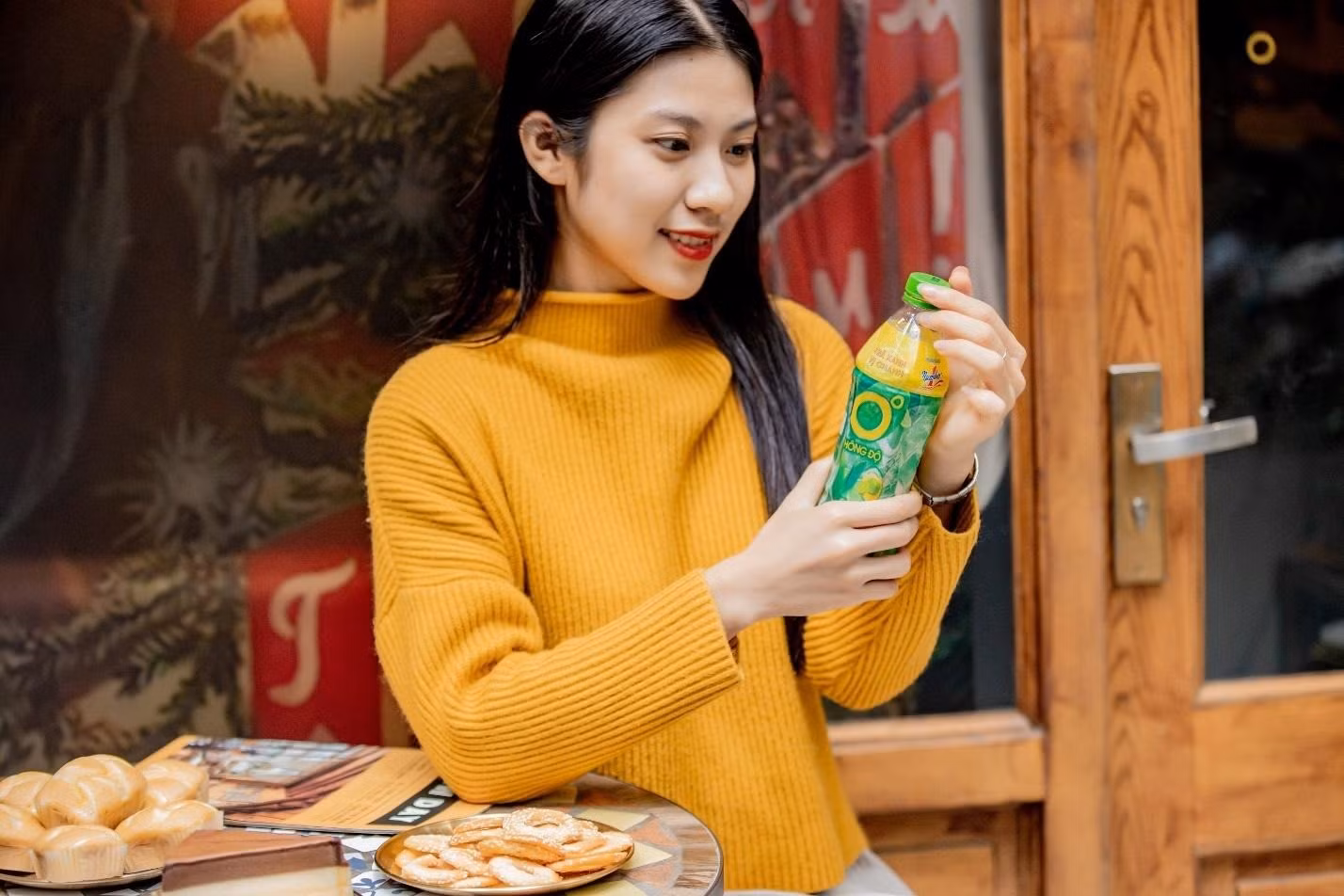 Được làm từ trà xanh thiên nhiên với EGCG, Trà Xanh Không Độ là lựa chọn yêu thích của sinh viên để giảm căng thẳng, giải nhiệt cuộc sống giữa nhịp học tập và làm thêm.