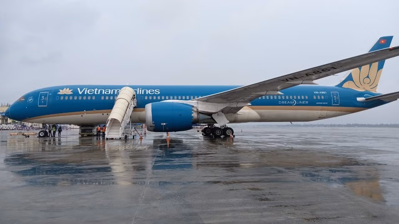 may-bay-vietnam-airlines-ha-canh-tai-san-bay-kolkata.jpg