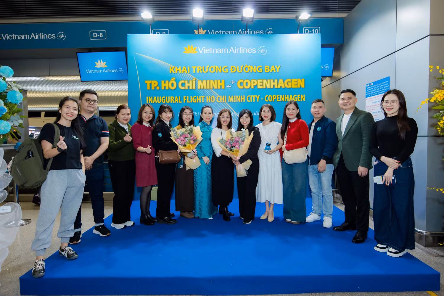 22-nhung-hanh-khach-dau-tien-tren-chuyen-bay-khai-truong-tphcm-copenhagen-dan-mach.jpg