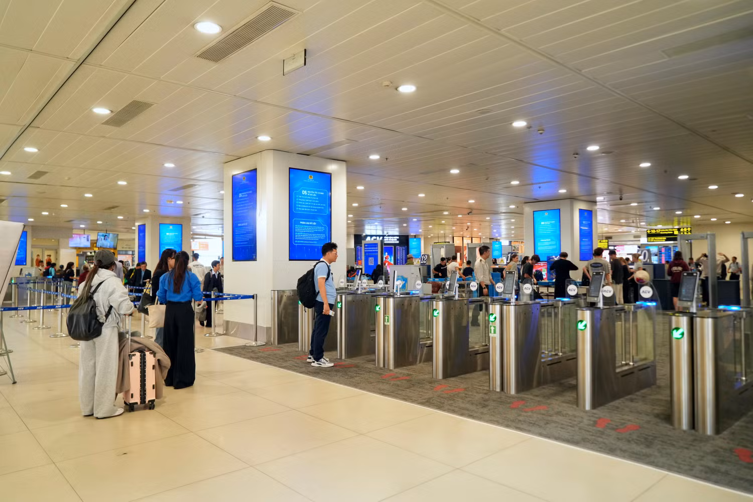vietnam-airlines-khuyen-khich-hanh-khach-su-dung-cong-nghe-sinh-trac-hoc-de-rut-ngan-thoi-gian-lam-thu-tuc-tai-san-bay.jpg