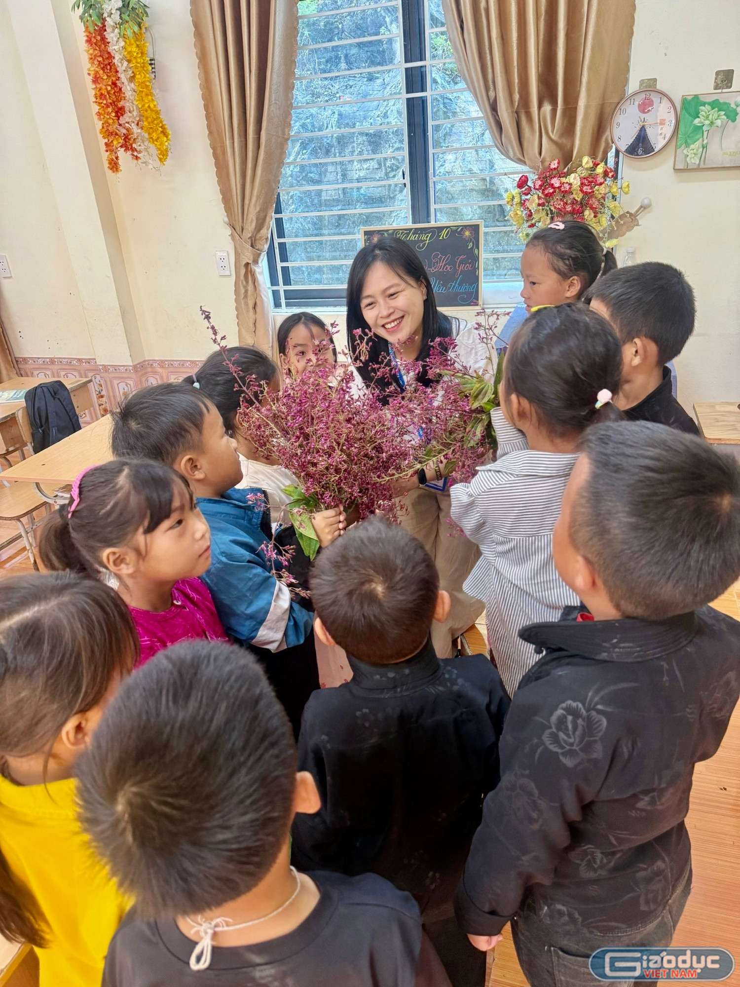 gdvn_co-pham-thi-nhu-nguyet-giao-vien-truong-ptdtbt-th-thcs-van-chai1233.jpg