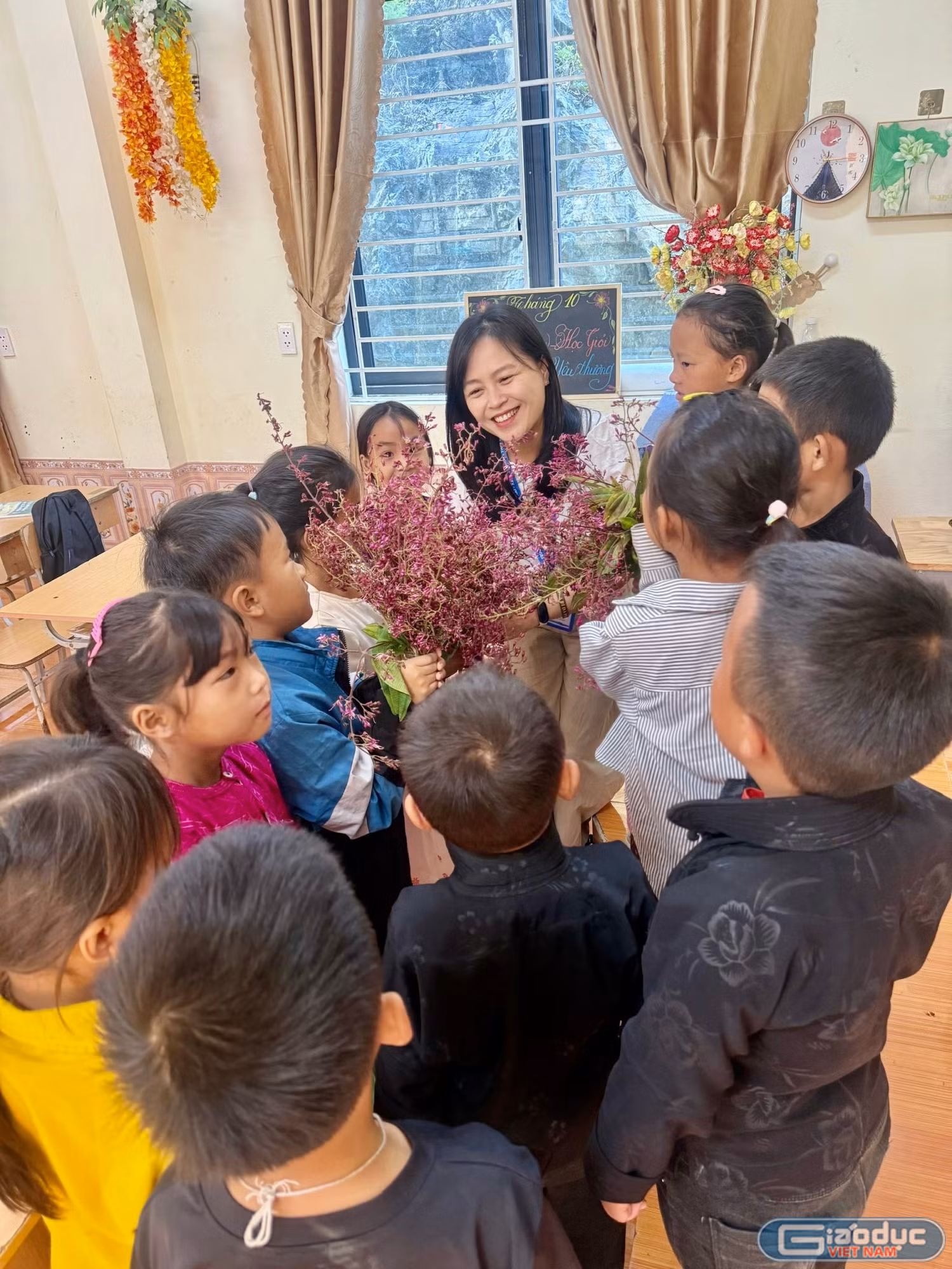 gdvn_co-pham-thi-nhu-nguyet-giao-vien-truong-ptdtbt-th-thcs-van-chai1233.jpg