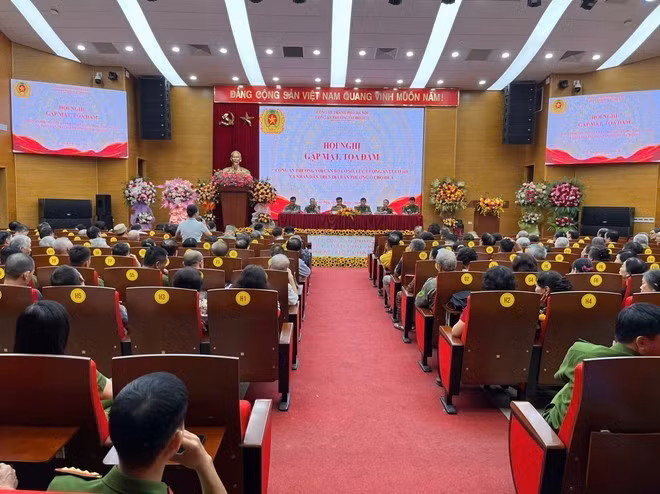 cong-an-phuong-o-cho-dua-1.jpg