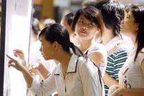 Tuyển sinh 2012: Học phí các trường chênh nhau quá lớn 