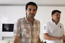 Hết EURO 2012, Buffon đi hành hương sang Bosnia