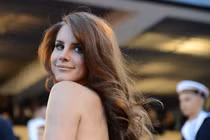 Video quảng cáo Jaguar lãng mạn với ca sĩ Lana Del Rey