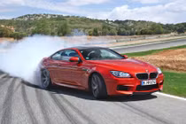 'Đốt lốp' BMW M6 hỏng, dân chơi Việt lên báo Tây