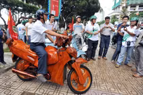 Chiêm ngưỡng xe máy gỗ độc nhất vô nhị tại Khánh Hòa